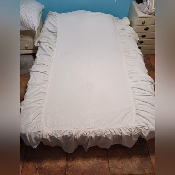 Vintage twin size bedspread, Morgan Jones. - Picture 2 of 5